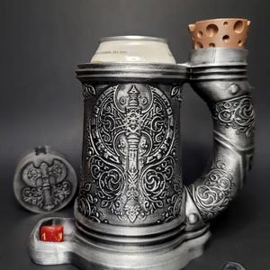 Torre de Dados con Soporte para Lata Hacha Guerrero • Accessoires et décorations PARFAIT pour les jeux Dungeons and Dragons