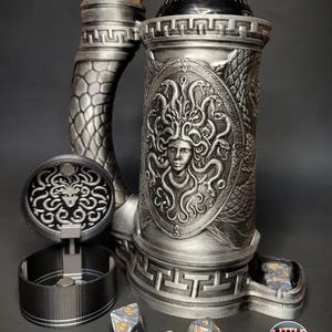 Torre de Dados con Soporte para Lata Medusa • Accesorio y Regalo PERFECTO Para Juegos de Mesa Dungeons and Dragons