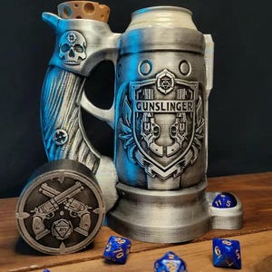 Torre de Dados con Soporte para Lata Pistolero • Accesorio y Regalo PERFECTO Para Juegos de Mesa Dragones y Mazmorras