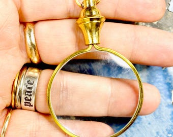 Gold Tone Magnifying Glass Pendant: 3X Monocle Reading Aid