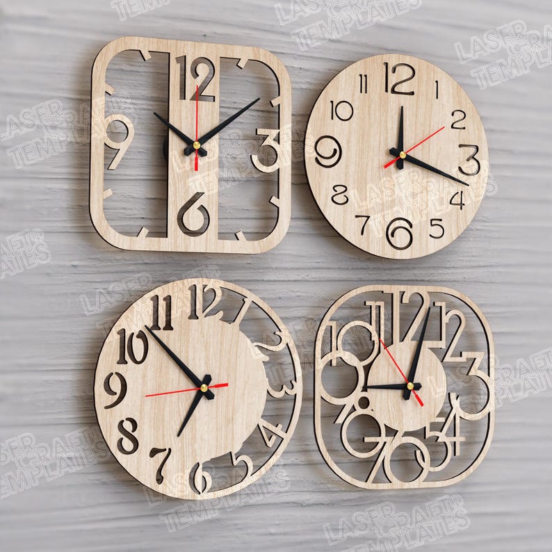 Puede incluir: Cuatro relojes de madera de varias formas, incluyendo cuadrados y redondos. Cada reloj tiene manecillas negras, un segundero rojo y un acabado de veta de madera clara. Los n&uacute;meros est&aacute;n recortados, creando un dise&ntilde;o &uacute;nico.