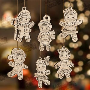 Peut inclure: Ornements de Noël en forme de bonhommes en pain d'épices en bois, personnalisés avec les noms Jacob, Max, Madison, Ethan, Emily et Olivia. Chaque décoration est découpée au laser avec des détails festifs, tels que des chapeaux et des écharpes.
