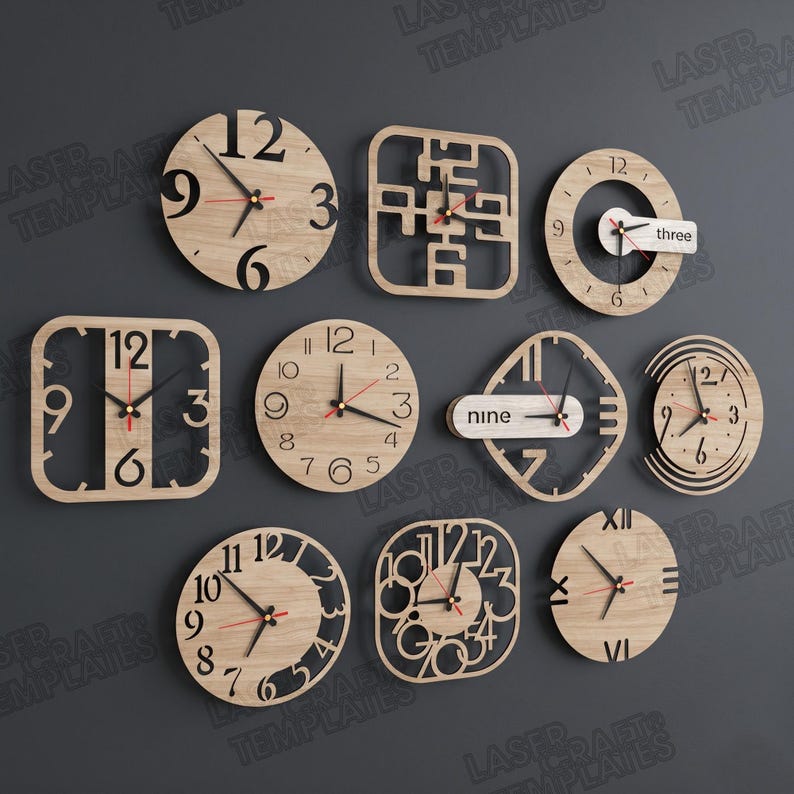 Puede incluir: Una colecci&oacute;n de relojes de madera en varias formas, incluyendo redondos, cuadrados y geom&eacute;tricos. Cada reloj presenta n&uacute;meros negros y manecillas rojas. Los relojes est&aacute;n montados en una pared gris oscura, mostrando diversos estilos.