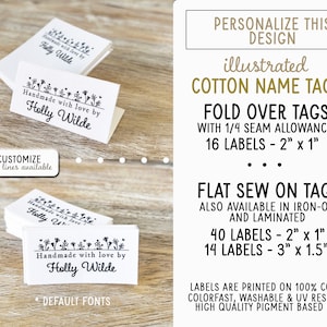 Puede incluir: Etiquetas de nombre de algod&oacute;n blanco con un dise&ntilde;o floral y el texto "Handmade with love by Holly Wilde". Las etiquetas est&aacute;n disponibles en dos tama&ntilde;os: 5 cm por 2,5 cm y 7,5 cm por 3,8 cm. Las etiquetas est&aacute;n impresas en 100% algod&oacute;n y son resistentes al color, lavables y resistentes a los rayos UV.
