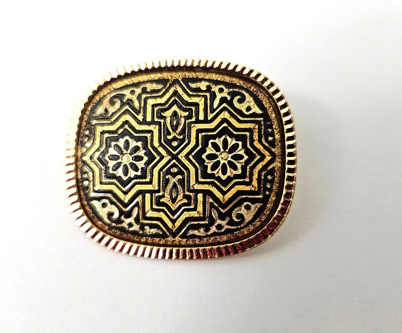 Vintage Damascene Rectangular Pin or Brooch in a Geometric Pattern in Gold. image 1