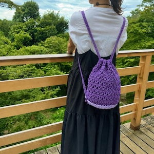 Mini mochila con cordón de crochet