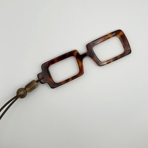 Leopard tortoiseshell pendant magnifying glasses