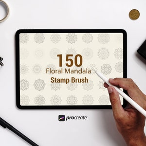 以下が含まれることがあります： Procreate アプリ用の 150 個の花のマンダラスタンプブラシが表示されたデジタルタブレットの画面。画面には、さまざまなマンダラデザインのグリッドが表示されています。