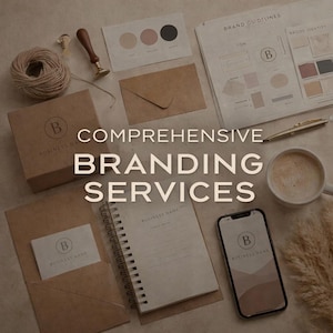 Puede incluir: Una vista cenital de elementos de servicios de branding. Incluye una caja, un sobre, un cuaderno, un teléfono y una paleta de colores, todos con un diseño minimalista. El texto "COMPREHENSIVE BRANDING SERVICES" se muestra de forma destacada. También se ve una taza de café y un bolígrafo.