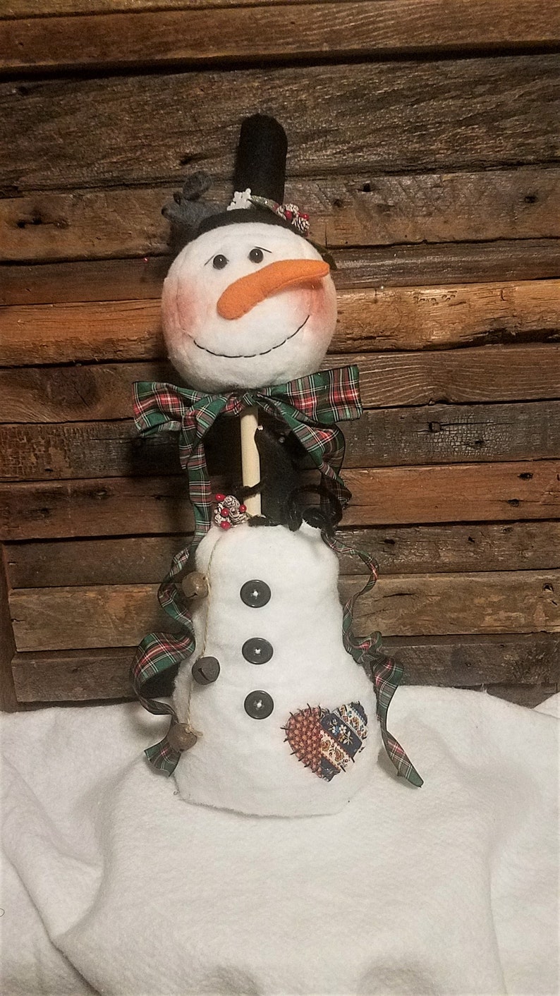 PRIMITIVE SNOWMAN WITH MICE