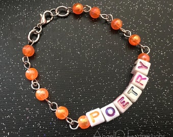 Poesía, si lo desea, pulsera con cuentas de letras en bloque de moda alternativa en naranja OOAK