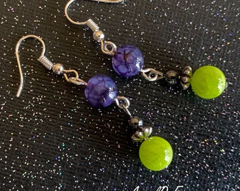 Magníficos diseños de Hadas Oscuras Maliciosas con ágata de vena de dragón púrpura, hematita y cuentas de vidrio verde lima OOAK