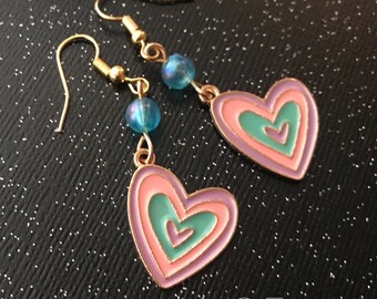 Pendientes de corazón hippie de amor psicodélico