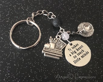 Llavero de aromaterapia para profesores con útiles escolares, taza de café con cuarzo rosa y hematita OOAK