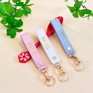 Llavero pulsera personalizado: llavero pulsera con letras personalizadas, regalo para dama de honor, mejor amiga o para las llaves del coche.