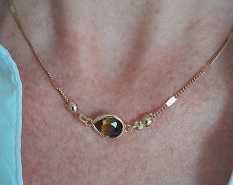 Collar de cadena chapada en oro de 18 quilates y ojo de tigre, gargantilla con dije de lágrima de ojo de tigre facetado