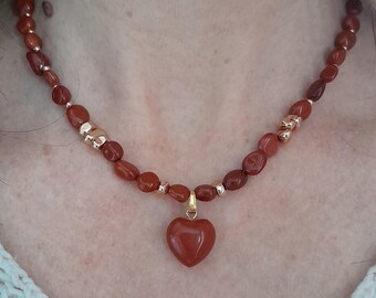 Collar de cuentas de jaspe rojo, colgante de corazón, joyería roja y dorada