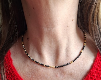 Collar minimalista de turmalina negra facetada, cuentas de oro Miyuki, joyería delicada para el día a día, collar de piedra preciosa protectora, regalo para ella.
