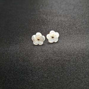Boucles d&#39;oreilles clous fleur or - acier inoxydable