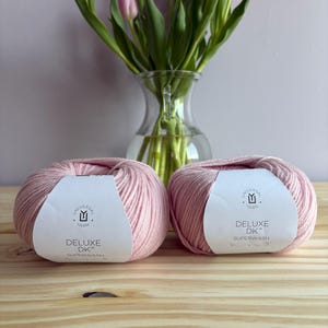 Peach Superwash Wool Yarn: Universal Yarn Deluxe DK Starfish - 284 Yards