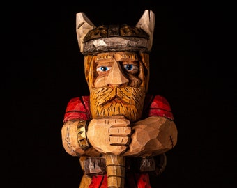 Lars Crimsoncloak von Hammersplat - handcarved fantasy warrior
