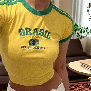 Camisetas de verão bordadas com letras para mulheres | Top curto de malha | Camisa de gola redonda de manga curta | Roupas casuais de rua Y2K