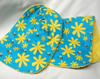 Baby Girl Bib and Burp Cloth Set, 0-3 Month Size, Baby Shower Gift, Welcome Baby Gift: Yellow Daisies and Bees on Blue