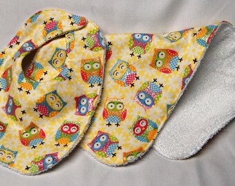 Bib and Burp Cloth Set, Baby Shower Gift, Welcome Baby Gift: Glittery Owls