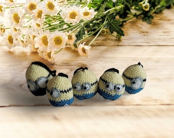 Ręcznie robione na szydełku breloki Minionki – zestaw 5 zabawek amigurumi