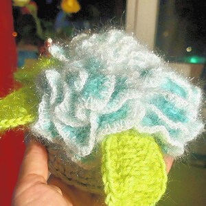 Crochet Rose Plant Decor: Handmade Boho Tapestry (7cm Pot)