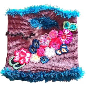 Gehäkelte vintage Boho Tasche mit Blumen. mit ungewöhnlicher Optik. Für jeden Tag und besondere Anlässe.