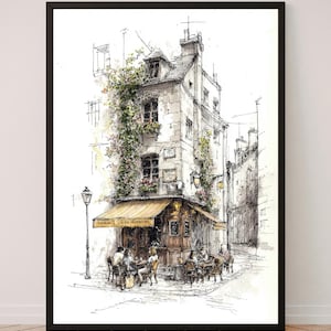 Op de afbeelding: Een ingelijste inkt- en aquarelillustratie van een hoekgebouw met meerdere verdiepingen en een gele luifel boven een café-ingang. Mensen zitten aan kleine tafeltjes op het trottoir. Groene klimplanten groeien tegen de stenen gevel en er staat een lantaarnpaal in de buurt.