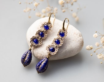 Boucles d'oreille au crochet doré et bleu cobalt