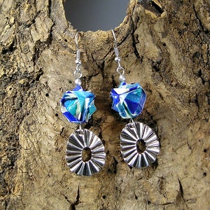 Boucles d'oreilles origami en papier japonais bleu, Boule image 5