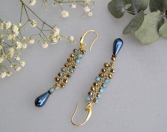 Boucles d'oreilles pendantes au crochet et perles en verre bleu et doré