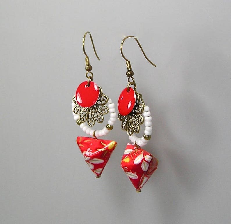 Boucles d'oreilles origami en papier japonais chiyogami rouge et blanc, estampe, berlingot image 3