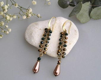 Boucles d'oreilles pendantes au crochet et perles en verre vert et doré