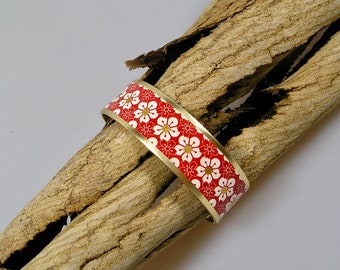 Bracelet manchette, jonc en laiton et papier japonais rouge et blanc