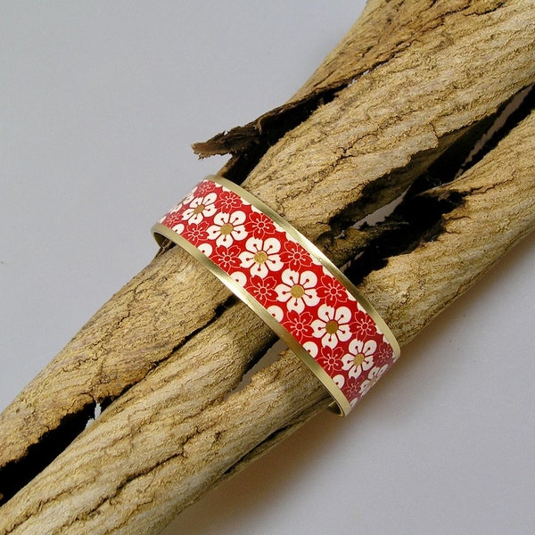 Bracelet manchette, jonc en laiton et papier japonais rouge et blanc