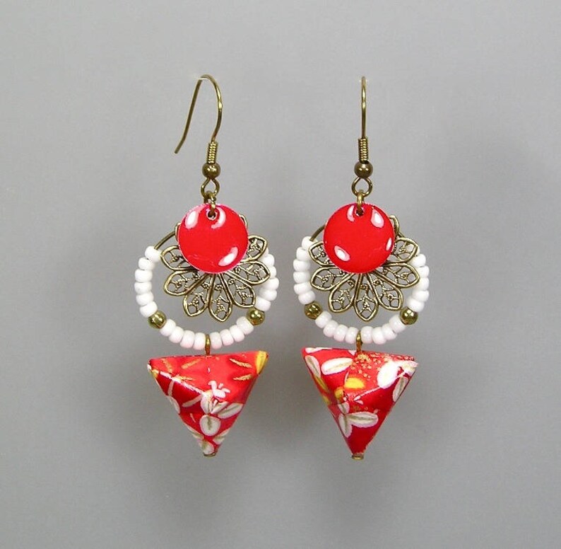 Boucles d'oreilles origami en papier japonais chiyogami rouge et blanc, estampe, berlingot image 1