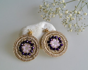 Boucles d'oreille rondes au crochet et perles violet et rose