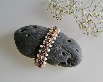 Bracelet au crochet et perles en verre multicolores et beige