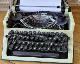 Juwel typewriter as seen on Wednesday Addams, a 1940s typewriter