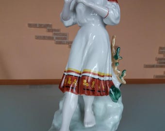 Statuette Ukrainian girl Porcelain figurine. Brand. Vintage USSR