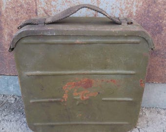 Cassetta militare per cintura mitragliatrice con cartucce. Scatola per munizioni militare. Vintage URSS
