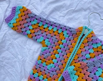 Cardigan enfant fait main au crochet la licorne