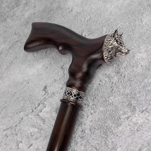 Personalized Oak Wolf Walking Cane – Ergonomic Handle, Sturdy Support