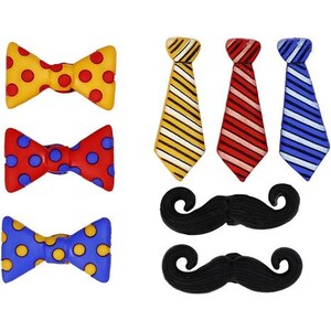 Può includere: Una collezione di bottoni decorativi composta da tre papillon a pois gialli, rossi e blu, tre cravatte a righe diagonali gialle, rosse e blu, e due baffi neri con estremità arricciate, il tutto disposto su uno sfondo bianco.