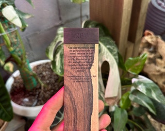 Marcador de madera hecho a mano totalmente personalizado