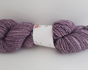 Periwinkle's Dusk l Twist merino worsted yarn 297 yds